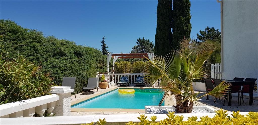 Villa T3 à 10' de Cassis - Piscine privée et cuisine d'été extérieure Carnoux-en-Provence Extérieur photo