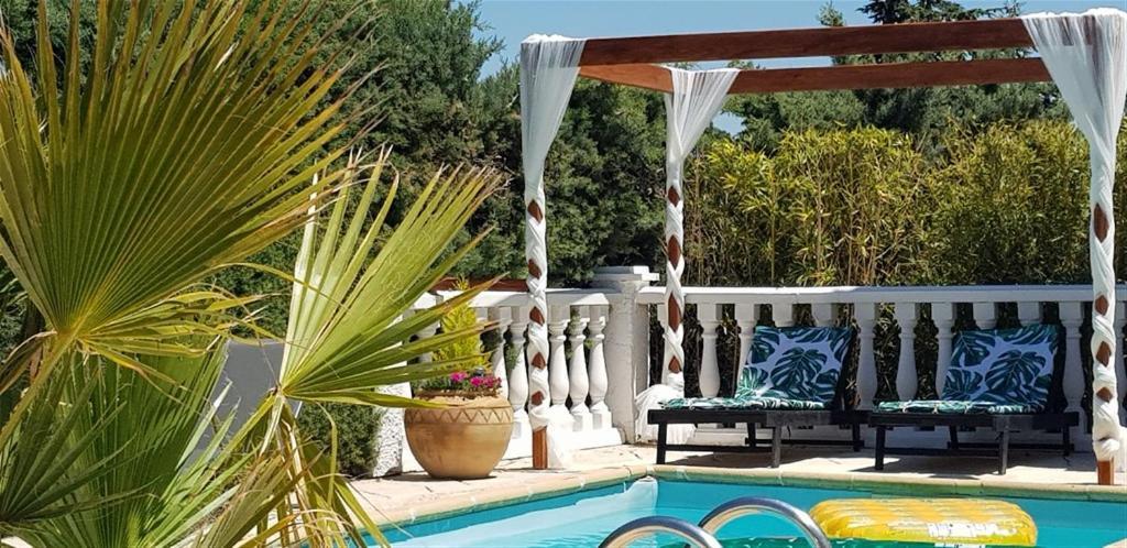 Villa T3 à 10' de Cassis - Piscine privée et cuisine d'été extérieure Carnoux-en-Provence Extérieur photo